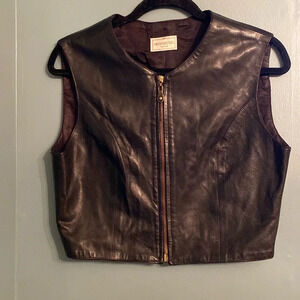 Vintage Henri Bendel women’s leather vest - zip up - cropped - black
